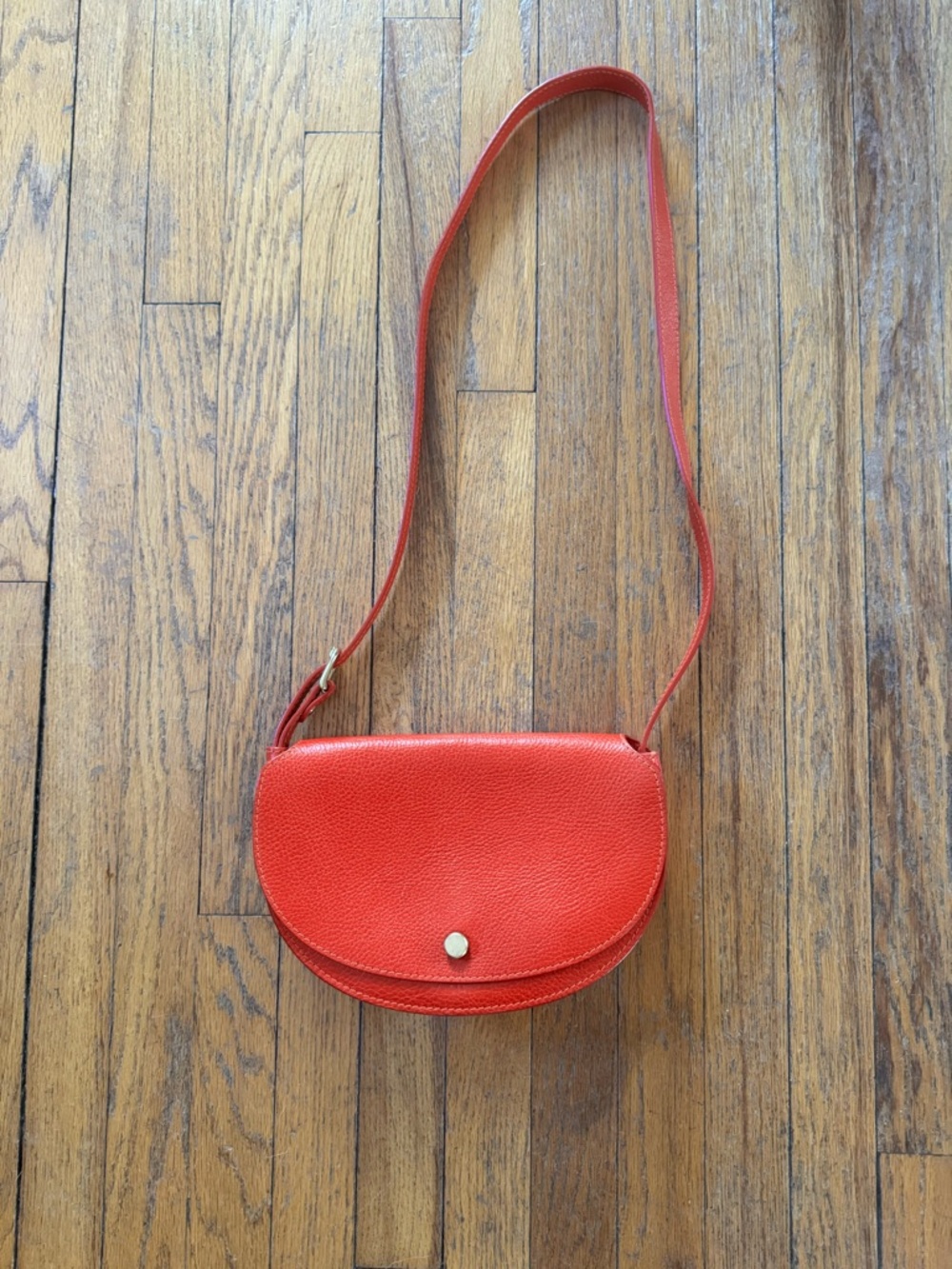 Lindquist Object Mezzo Red Crossbody Bag